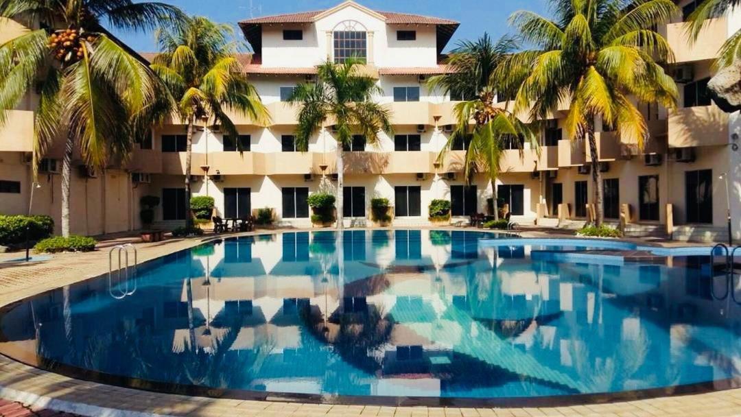 Rompin Beach Resorts Kuala Rompin Exterior foto